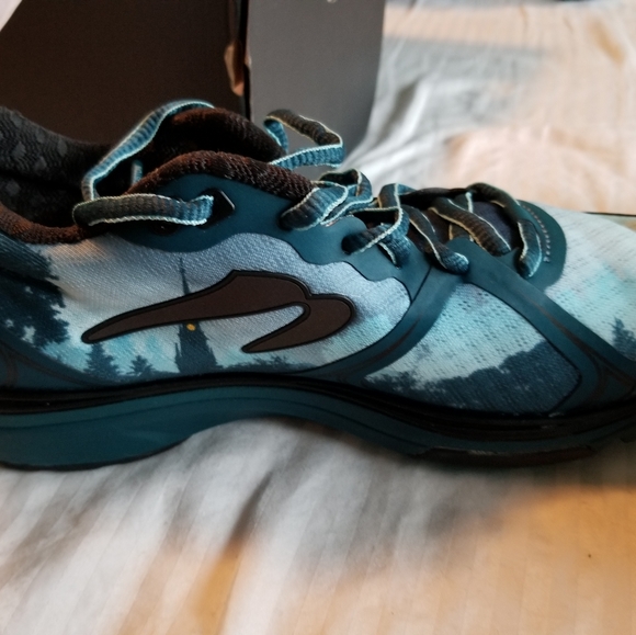 Newton Running Sneakers - Picture 3 of 8